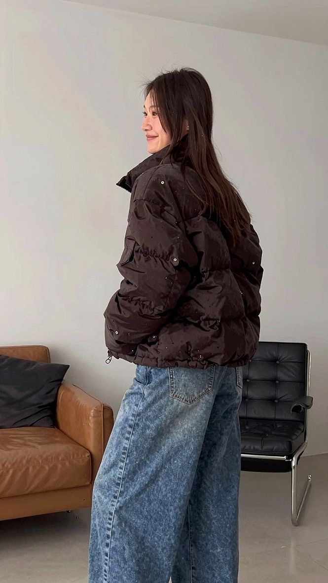 Styling a Puffer Jacket With Wide Leg Jeans