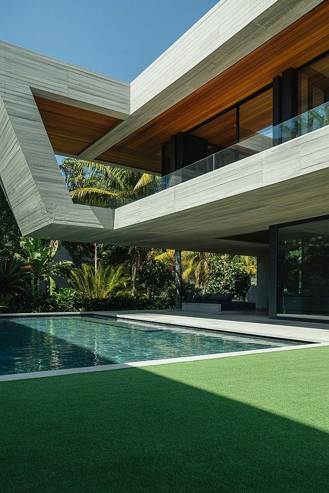 Modern Architecture House: Lush Garden & Pool Oasis