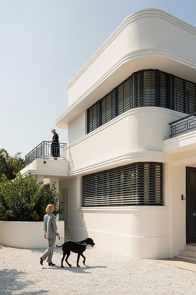 Chic White Art Deco House: Modern Residential Architecture Goals