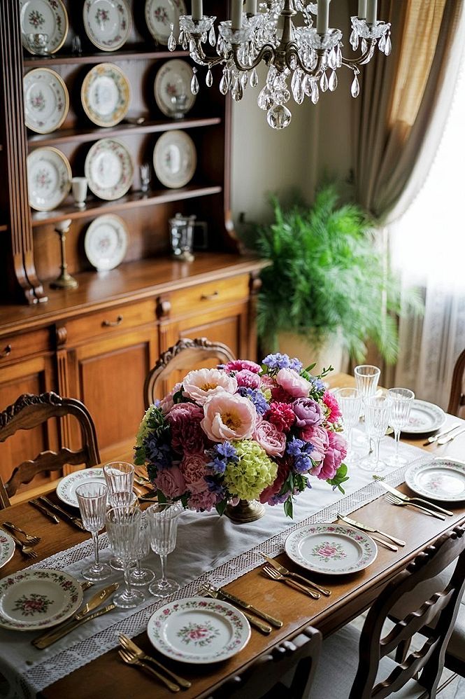 Grandmacore Dining Room: Vintage Charm for Small Spaces