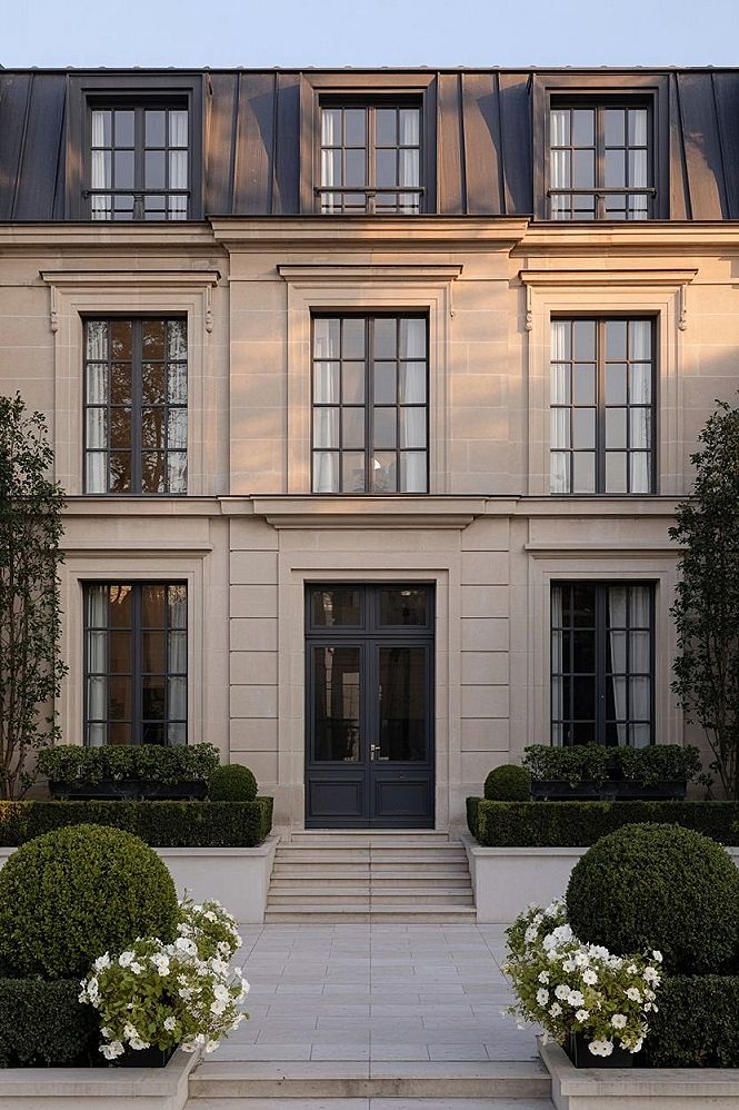 Elegant Townhouse Architecture: Modern Classic Exterior Ideas