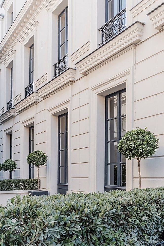Parisian Chic Townhouse: Elegant Exterior Design for Urban Appeal