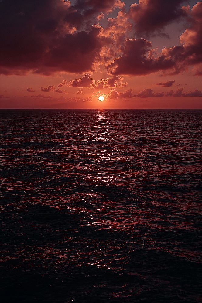 Peaceful Ocean Sunsets: Serene Nature Aesthetic Wallpapers