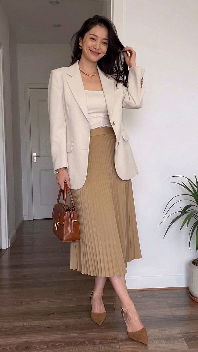 Selecting A Tailored Blazer For Your Pleated Skirt Outfit