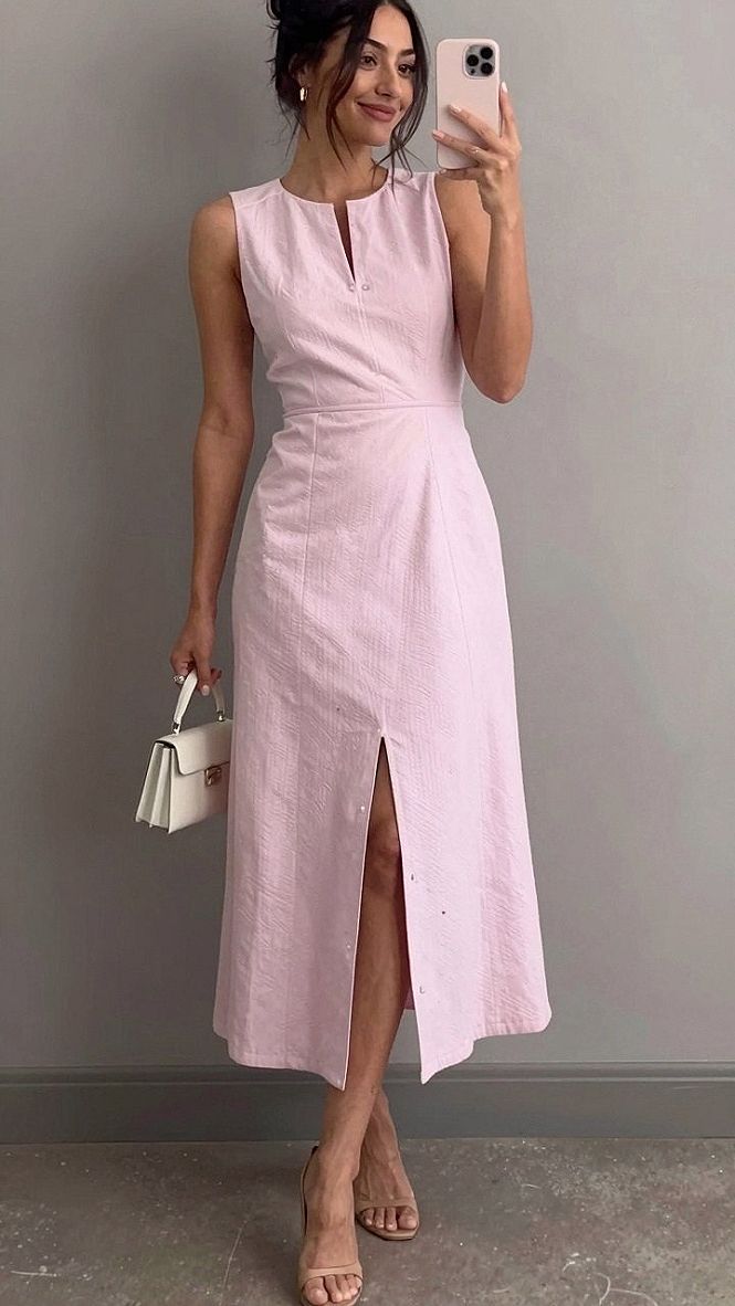 Choosing a Sleeveless Knit Midi Dress for Cold Weather