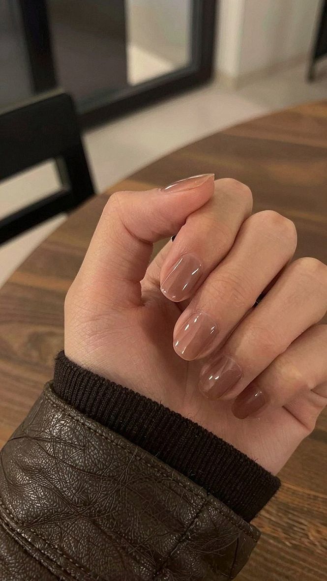 Choosing the Right Mocha Brown Almond Manicure