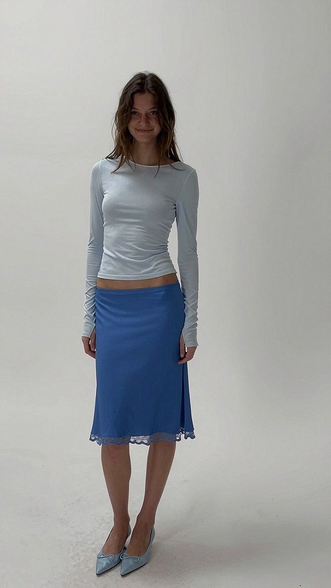 Selecting Shades for a Monochromatic Blue Skirt Outfit