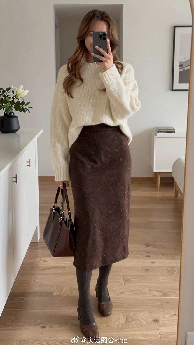 Choosing the Right Straight Suede Skirt for Winter Wear