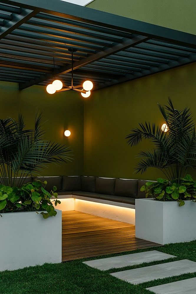Modern Terrace Garden Design: Chic Rooftop Patio with Ambient Lighting