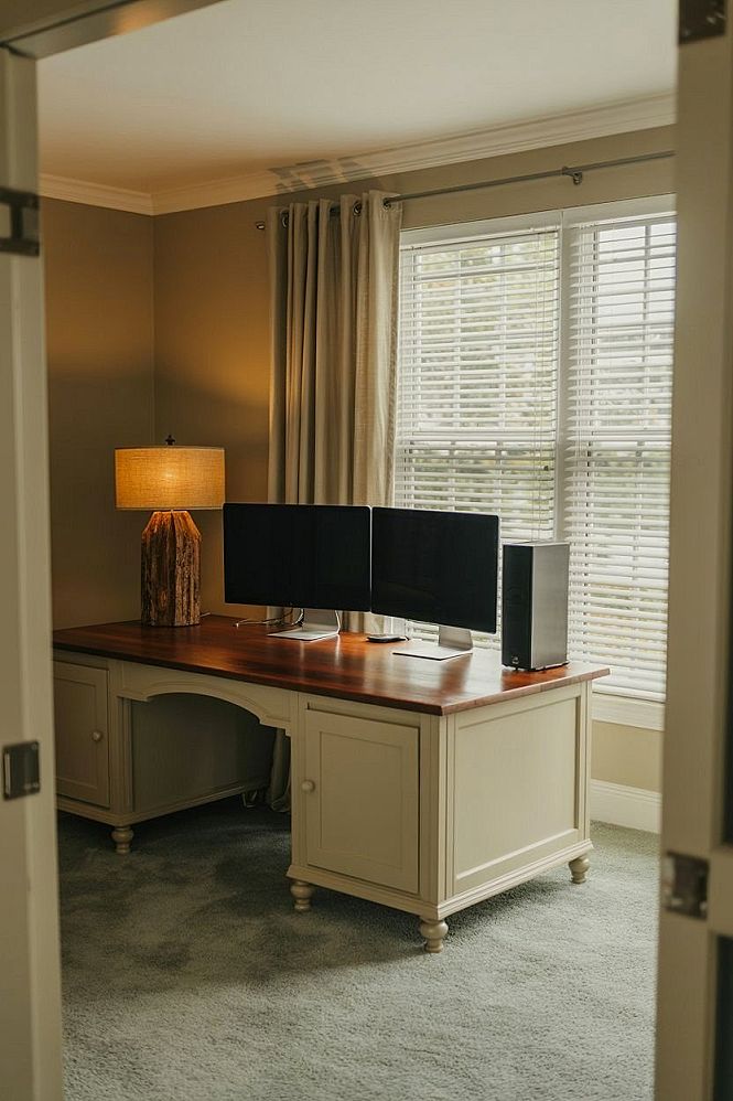 Functional L-Shaped Home Office: Inspiring Room Design for Teens