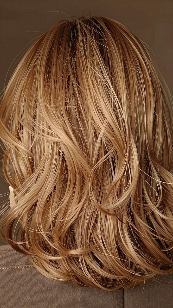 Maintaining Glossy Dimensional Waves on Medium Hair