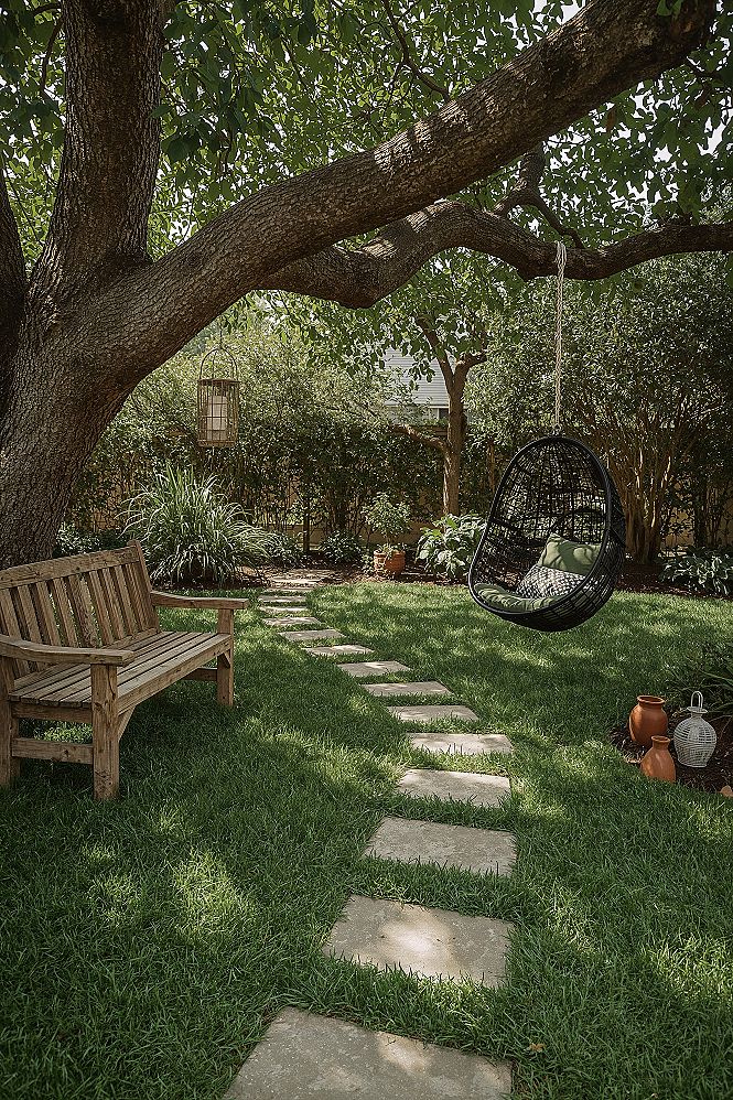 Dream Backyard Nook: Enchanting Small Garden Decor Projects