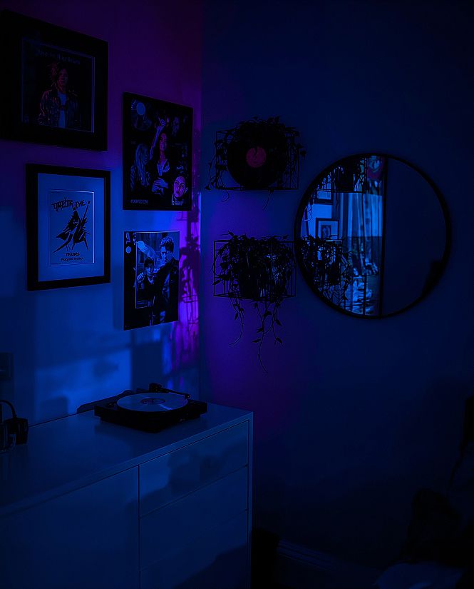 Retro Modern Music Themed Room Ideas for Artists