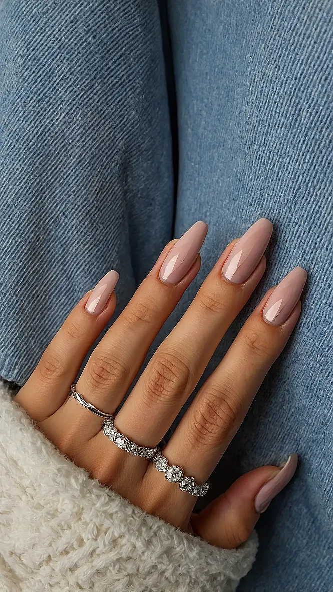 Your 2025 Short Nail Glow