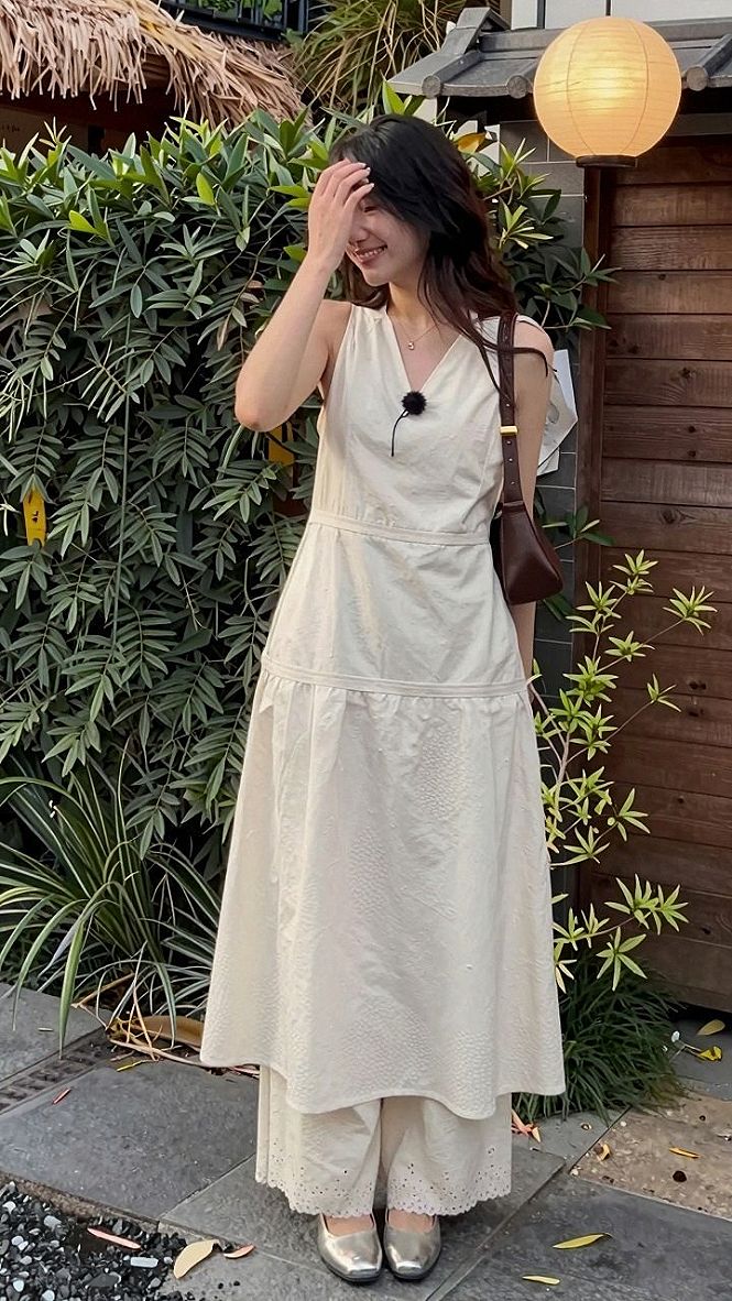 Choosing Layered Frocks and Wide Pants for Casual Comfort