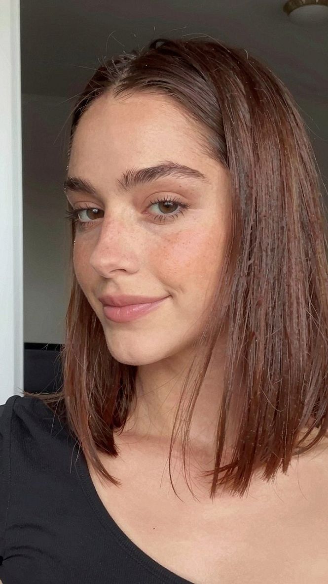 Choosing Subtle Honey Highlights for Short Auburn Bobs