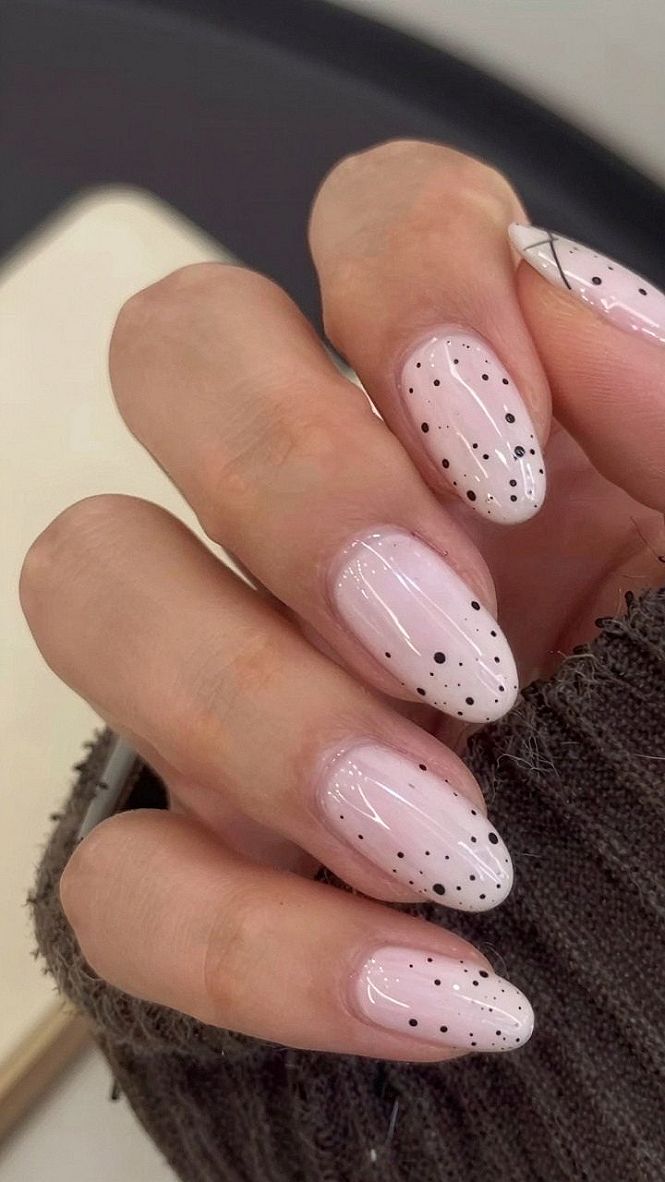 Selecting Speckled Latte Gel Acrylic Nails for Subtle Texture