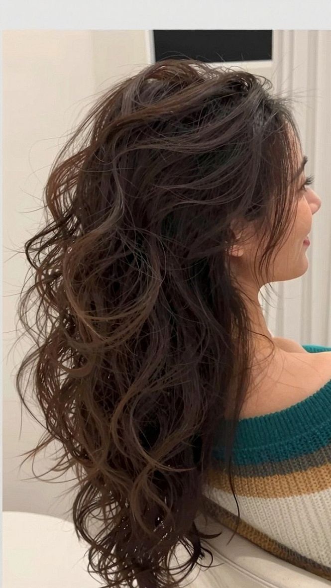 Choosing a Voluminous Curly Half-Up Style for Long Hair