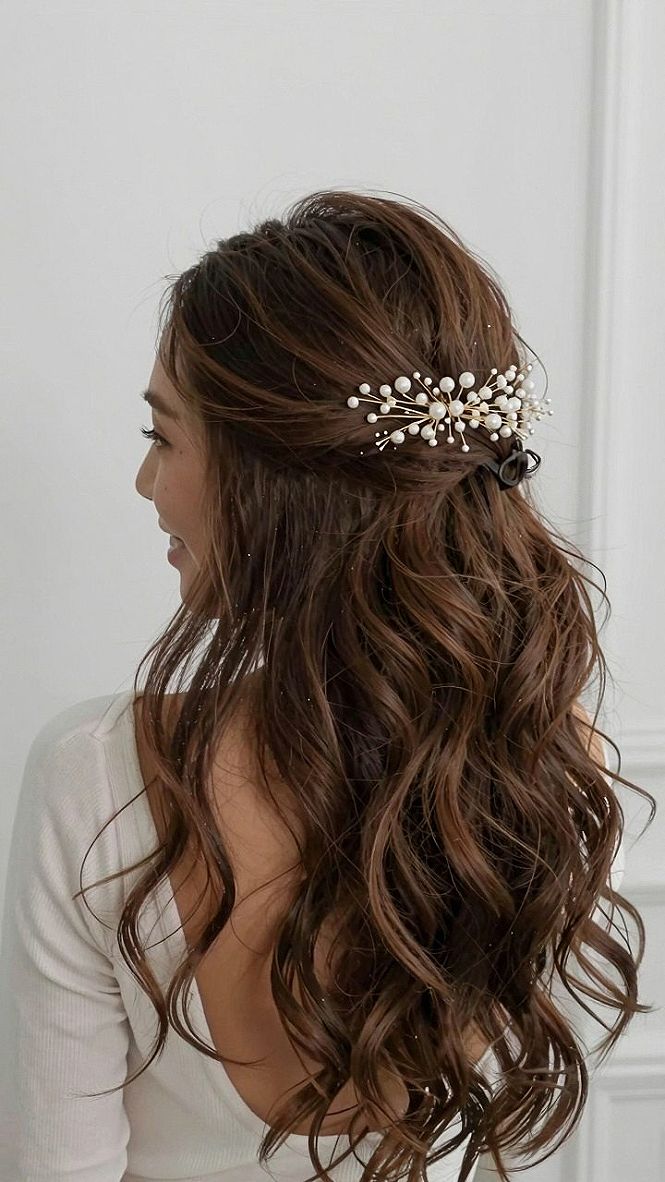 Choosing a Pearl Hair Comb for a Half Up Hairstyle