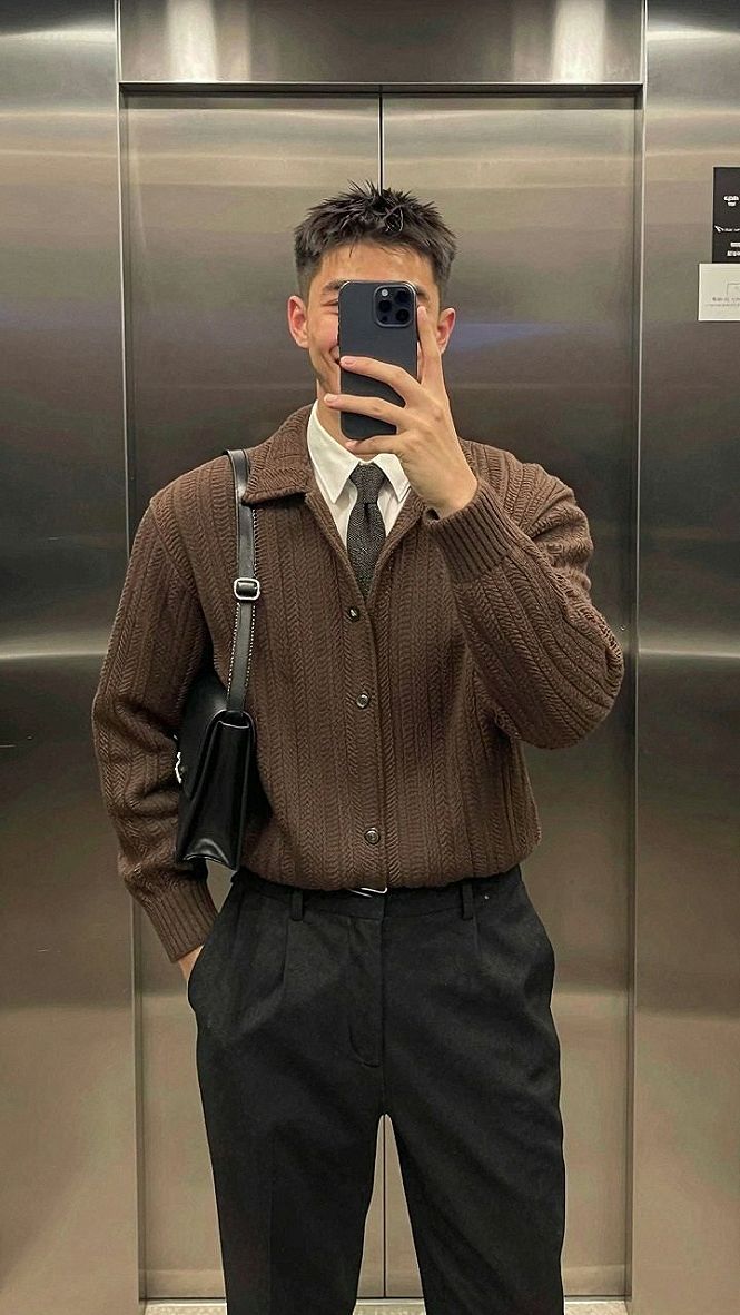 Choosing a Ribbed Cardigan and Tie for Layered Y2K Style