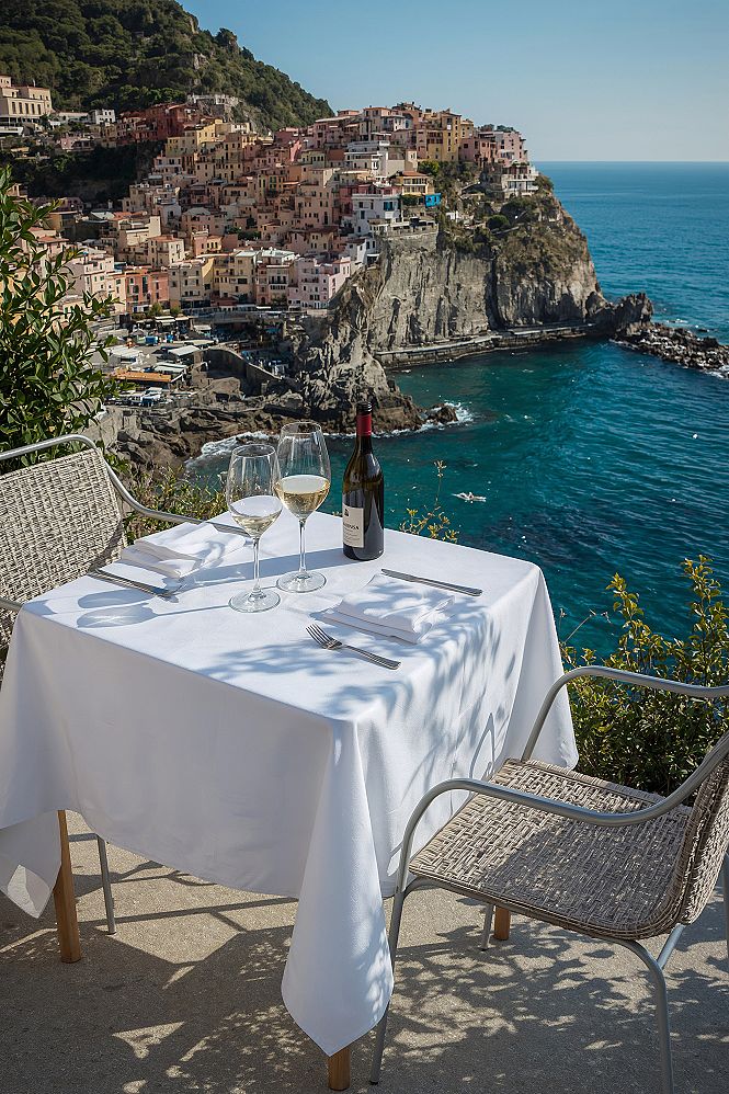 Dream Italian Getaway: Al Fresco Dining with Scenic Views & Culinary Delights