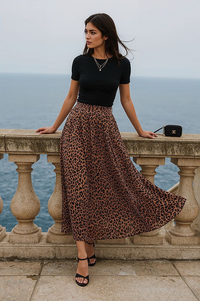 Coastal Chic: Easy Trendy Beach Outfit Ideas