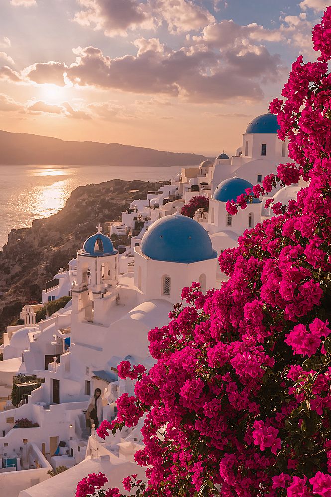 Athens' Acropolis: Iconic Ancient Greek Architecture & Grandeur