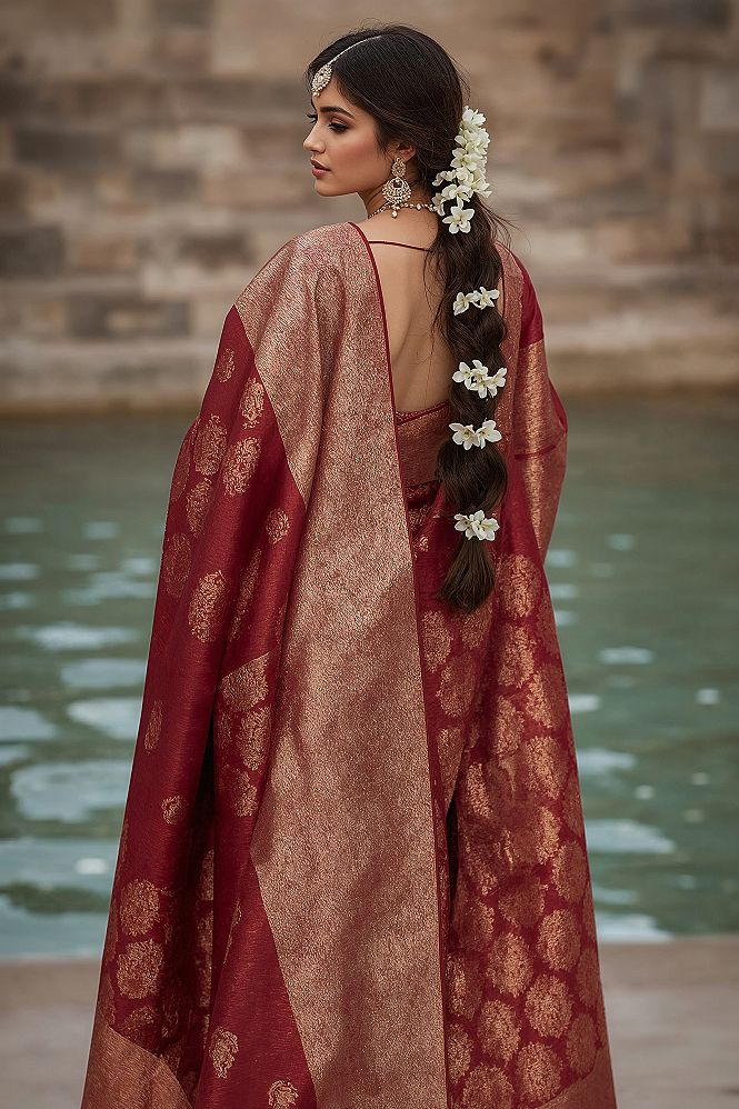 Maroon Banarasi Magic: South Indian Bride & Timeless Traditional Poses