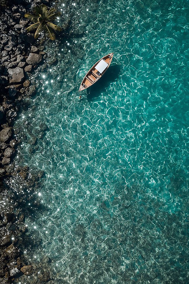 Exotic Island Views: Turquoise Waters & Pristine Coastlines 4K