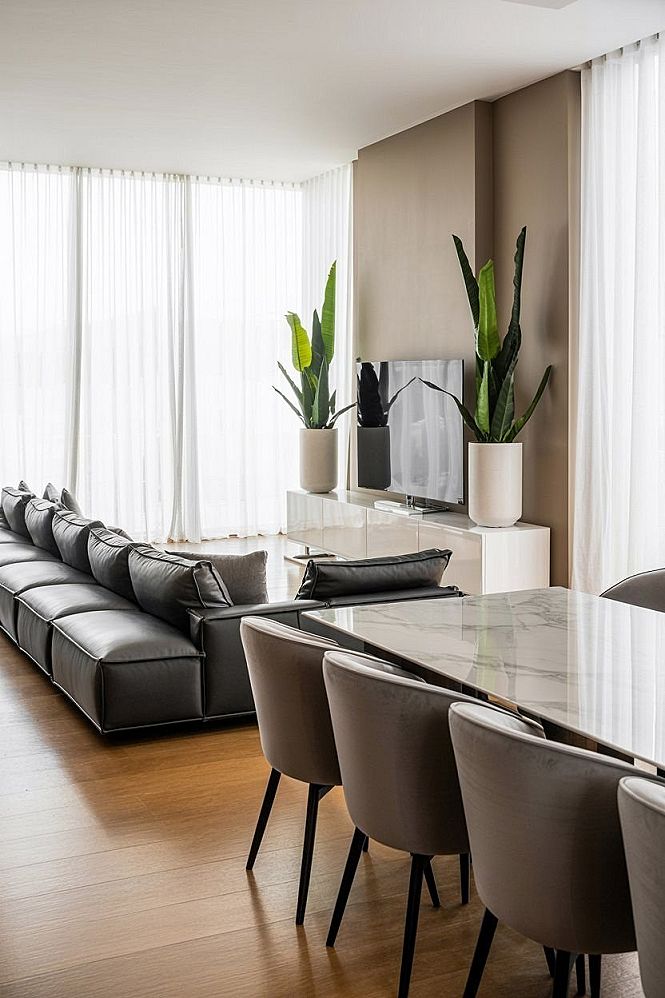 Modern Minimalist Living Room: Chic L-Couch Layouts for Small Spaces
