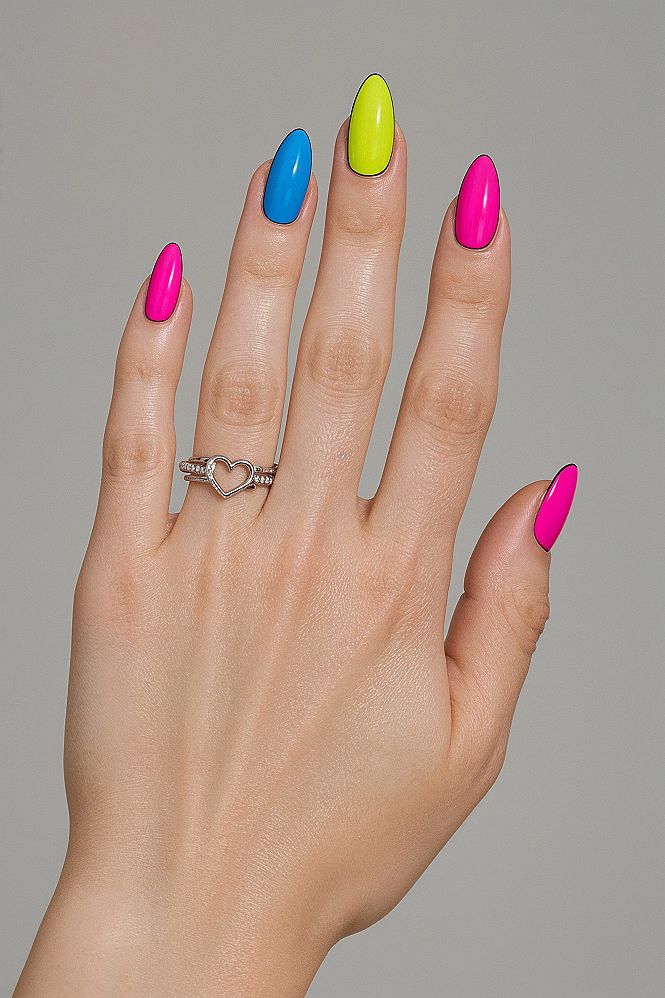 Comic Book Nails: The Brightest Summer Trend 2026
