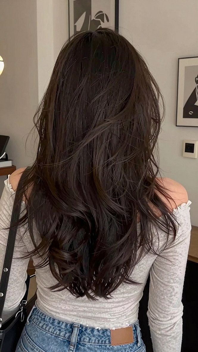Loose Layered Waves With A Simple Half Up Pin