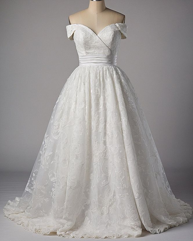 Selecting a Sweetheart Neckline Lace Corset Wedding Gown