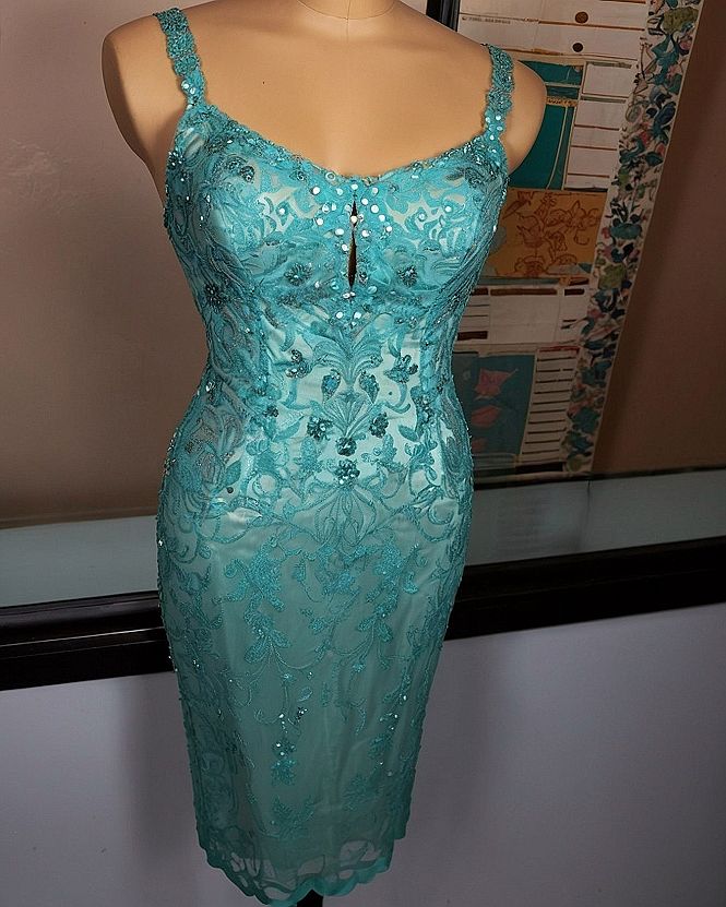 Selecting Straps and Necklines for Fitted Lace Gowns