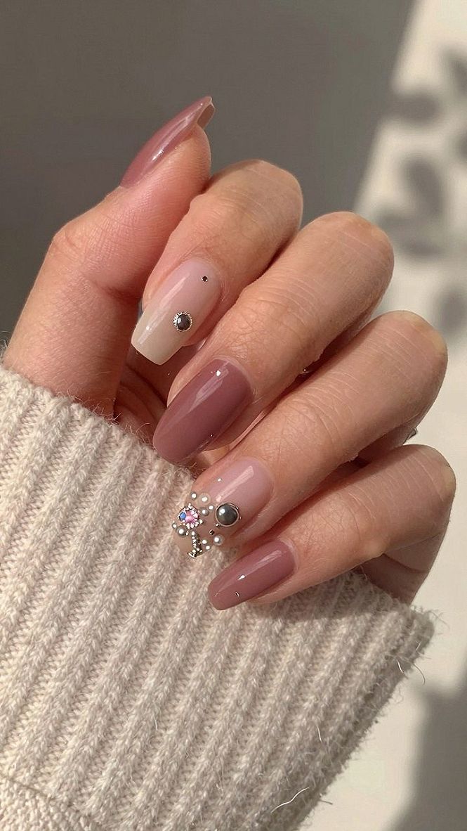 Choosing Rhinestone Accents for Brown Autumn Nails