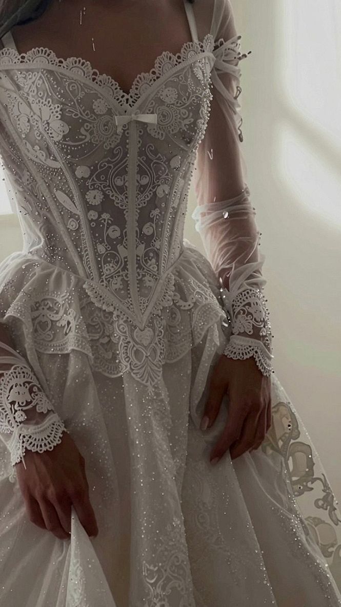 Selecting a Sweetheart Neckline Wedding Gown with Structured Corsetry