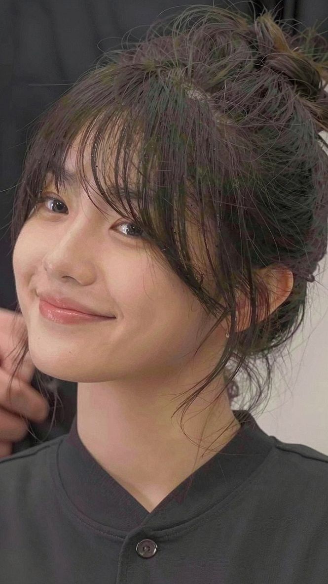 Choosing the Right Fringe and Updo Balance for Layered Hair