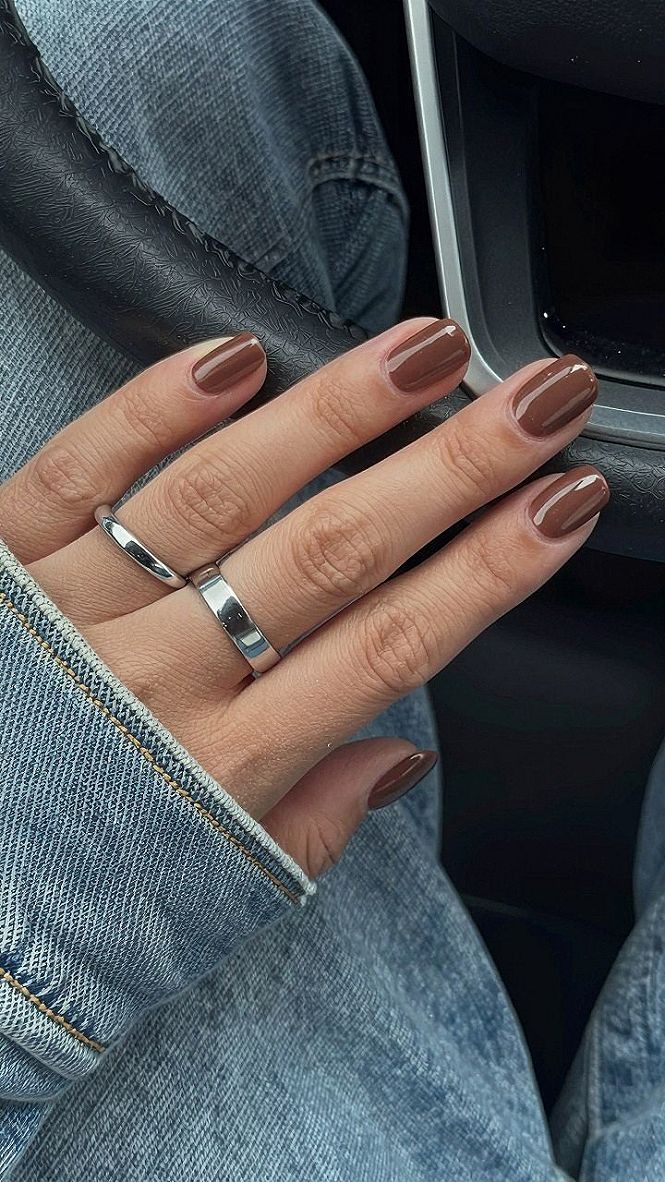 Choosing Warm Coffee Brown Gel Polish Shades for Fall Pedicures