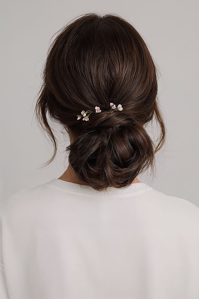 Elegant Low Ponytail: Chic Wedding Hair for Long Hair