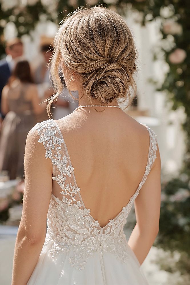 Chic Wedding Ponytail for a Modern Bridal Look