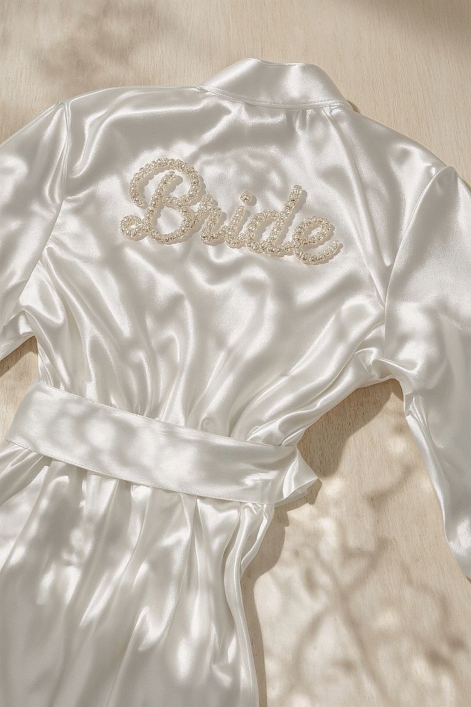 Personalized Pearl Bridal Robe: Exquisite Wedding Bathrobe Elegance