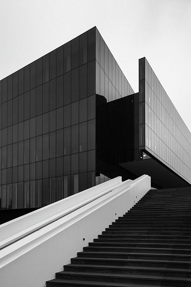 Minimalist Black Building: Bold Modern Architecture for Contemporary Style