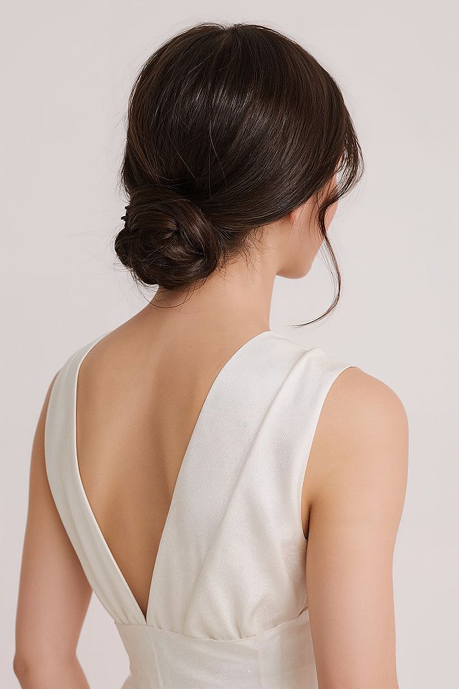 Classy Wedding Updo Hairstyle: Simple & Elegant Bridal Bun