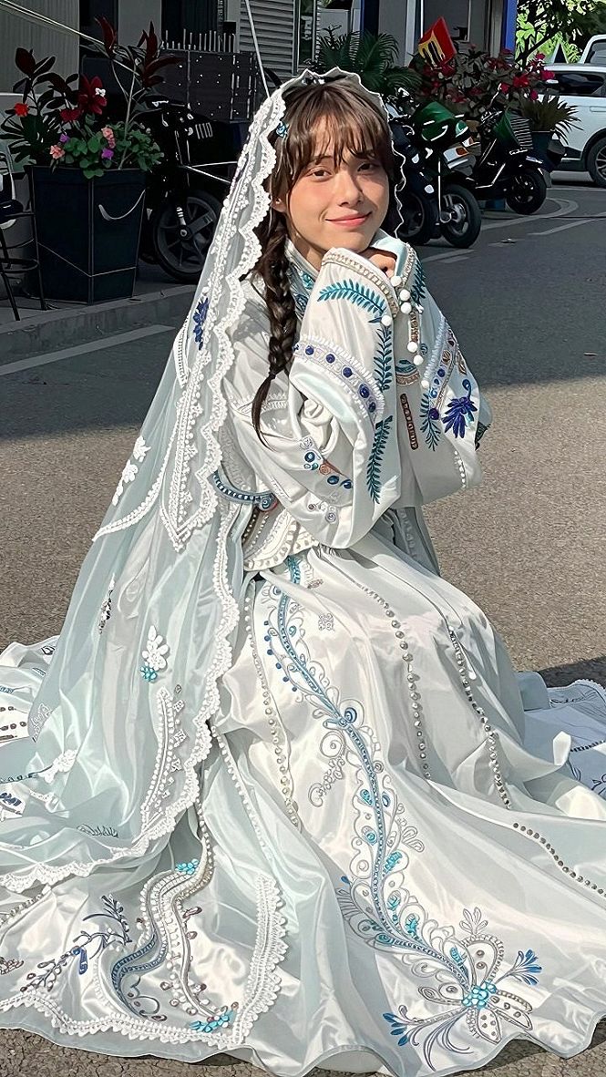 Adding a Hooded Veil to Your Wedding Outfit