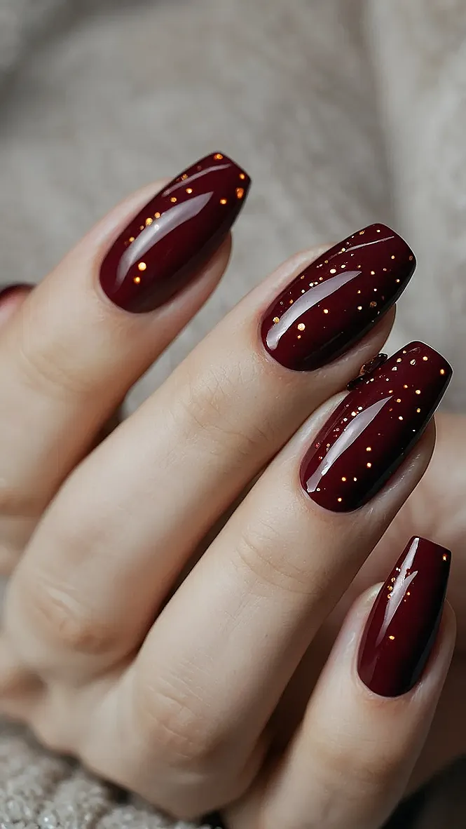 Glitter Goals: Chic Nail Art That's a Total Vibe!