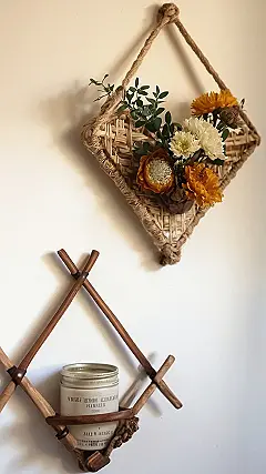 Here’s a title and two paragraphs based on the image and keyword “diy home decor”: