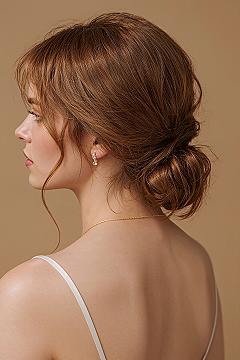 Elegant Low Ponytail: Trending Wedding Hairstyles 2024
