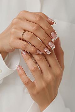 Chic Short Pink Nails: Spring 2026 Floral Elegance