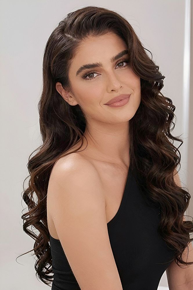 Classic Hollywood Side Part Waves For Long Hair