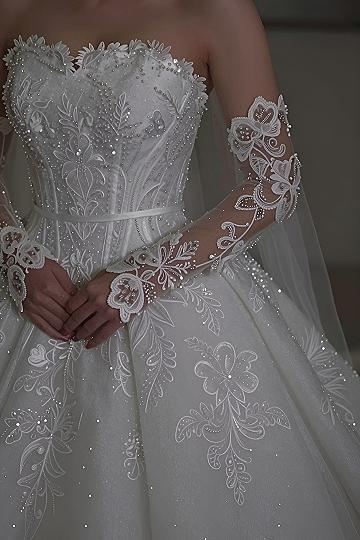 Choosing Strapless 3D Floral Lace Wedding Gowns